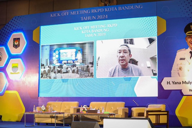 Wali Kota Bandung, Yana Mulyana hadir pada penutupan Kick Off RKPD Tajun 2024 di Hotel Grandia, Rabu,(21/12/2022).