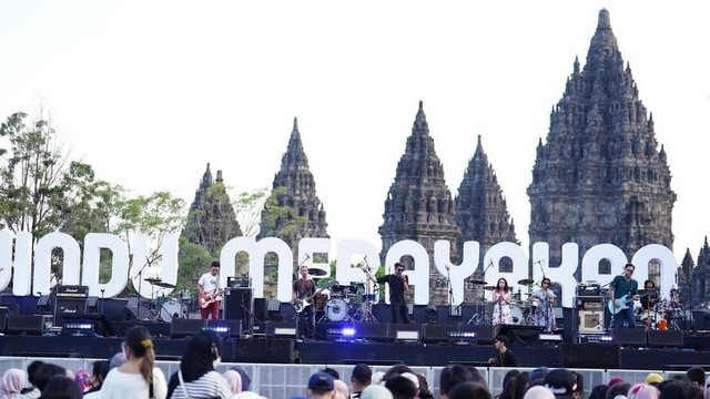 Melancholic B1tch saat tampil di Prambanan Jazz Festival 2022. Foto: Prambanan Jazz