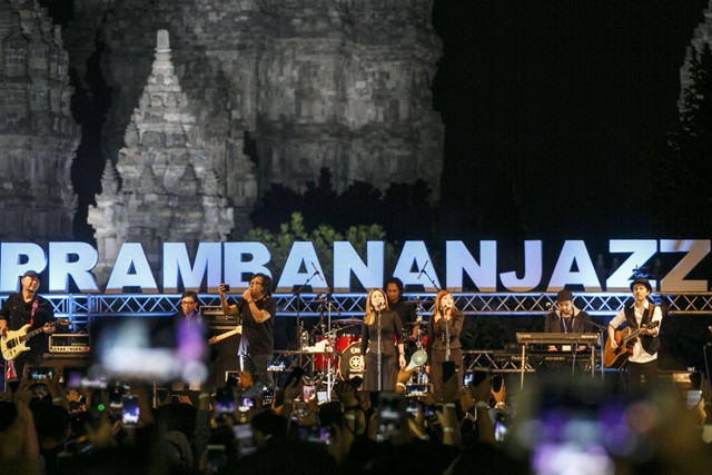 Ari Lasso saat tampil di Prambanan Jazz Festival 2019. Foto: ANTARA/Hendra Nurdiyansyah