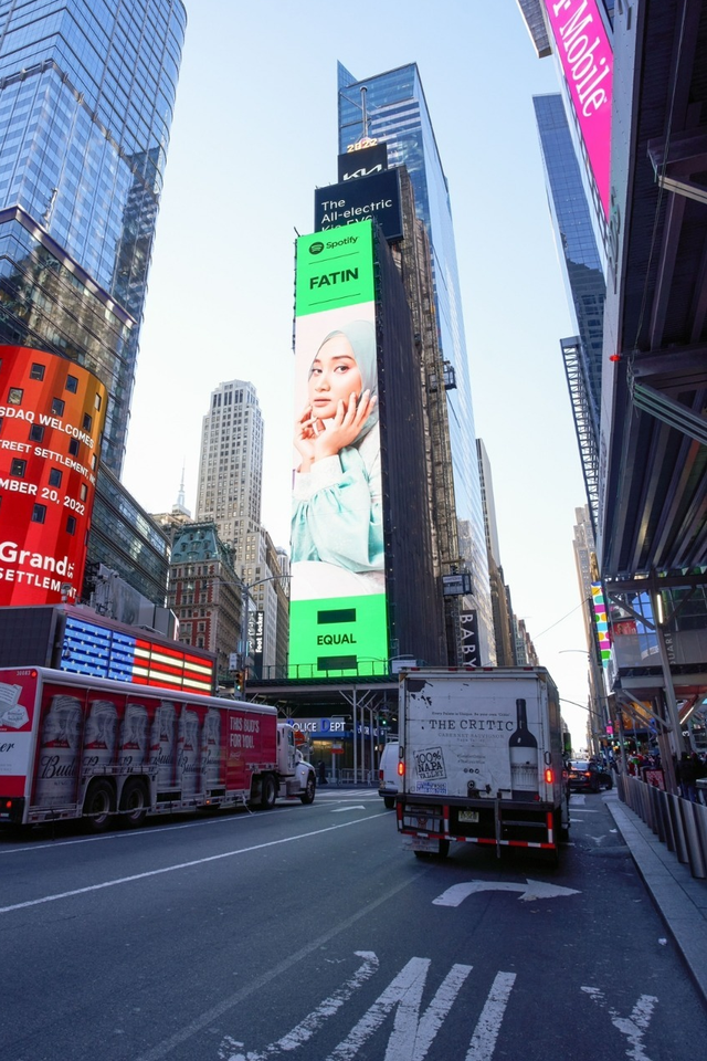 Wajah Fatin Shidqia terpampang di Billboard Times Square New York. Foto: Istimewa