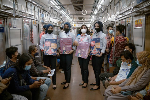 Foto: Peringati Hari Ibu, KAI Commuter Kampanye Pencegahan Pelecehan ...