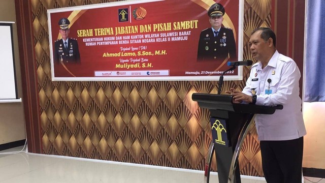 Kepala Divisi Pemasyarakatan Kanwil Kemenkumham Sulbar Robianto saat menghadiri serah terima jabatan Kepala Rupbasan Mamuju. Foto: Kemenkumham Sulbar