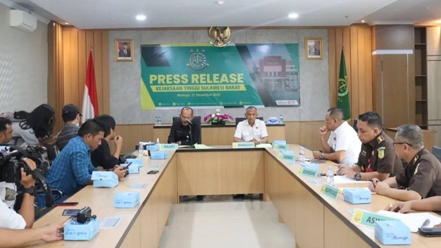 Press Release Kejaksaan Tinggi Sulawesi Barat terkait akhir tahun kinerja di ruang Vicon Kejati Sulbar. Foto: Dokumentasi Humas Kejati Sulbar