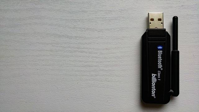 Ilustrasi USB Bluetooth dongle. Foto: Pixabay.com