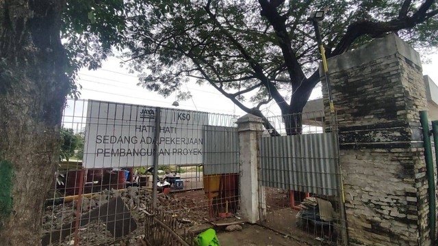 Suasana proyek pembangunan intermediate treatment facility (ITF) di Sunter, Jakarta Utara, Jumat (23/12). Foto: Jonathan Devin/kumparan