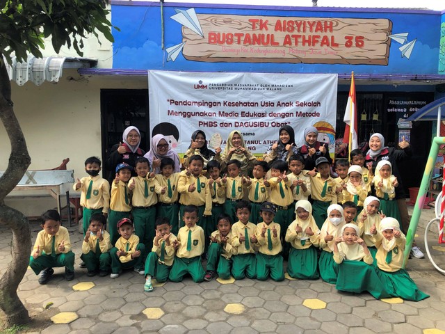 Foto Bersama Siswa dan Guru TK Aisyiyah Bustanul Athfal 35