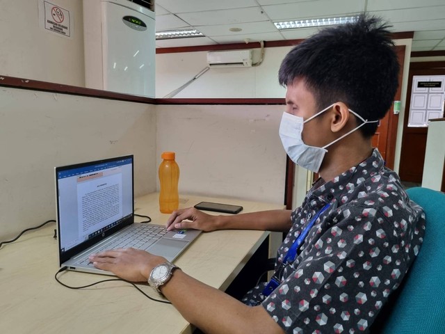 Alfian saat bekerja sebagai Aparatur Sipil Negara (ASN) dengan posisi analis sosial budaya Direktorat Jenderal Percepatan Pembangunan Daerah Tertinggal (Ditjen PPDT) Kementerian Desa. Foto: Dok.pribadi
