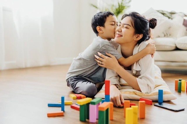 Pentingnya Membangun Momen Indah Bersama Anak. Foto: Shutterstock