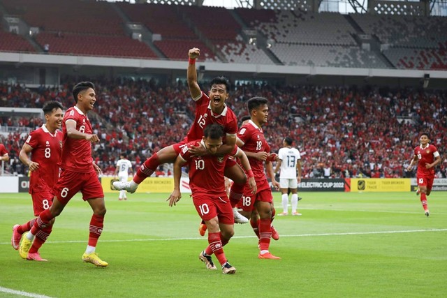 Pemain Timnas Indonesia Egy Maulana Vikri merayakan gol pertama saat lawan Kamboja dalam pertandingan Grup A Piala AFF 2022 di Stadion Utama gelora Bung Karno (SUGBK), Jakarta, Jumat (23/12/2022). Foto: Aditia Noviansyah/kumparan