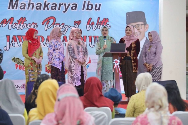 Jaringan Wanita Nusantara (Jawara) Sandi Uno gelar kegiatan bertema "Mahakarya Ibu Sepanjang Masa" yang dihadiri ibunda Sandiaga Uno, Mien R Uno. Foto: Dok. Istimewa