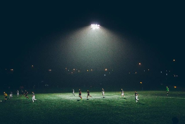 kata kata anak bola keren. sumber foto : unsplash/abigail.