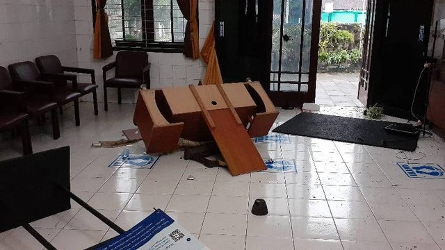 Kondisi SMA 1 Bopkri Yogyakarta setelah dirusak orang tak dikenal pada Sabtu (24/12/2022) pagi. Foto: Polresta Yogyakarta