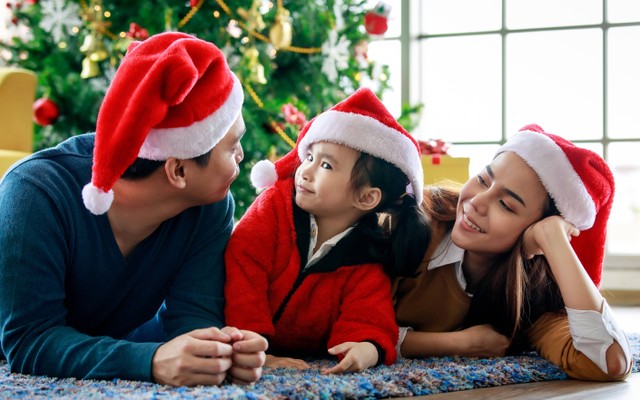 Ilustrasi foto bersama keluarga saat Natal. Foto: Bangkok Click Studio/Shutterstock