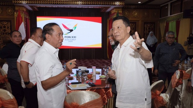 Achmad Marzuki dan Edy Rahmayadi menyampaikan laporan kemajuan persiapan PON XXI Aceh-Sumut 2024 kepada Menpora Zainudin Amali, Sabtu (24/12). Foto: Abdul Hadi/acehkini