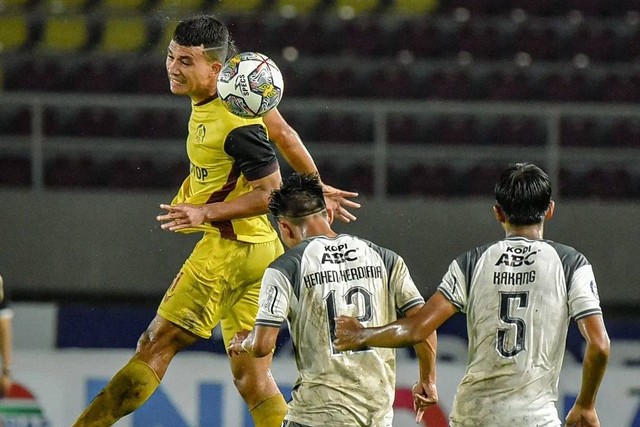 Persikabo vs Persib di Stadion Manahan Solo, Sabtu (24/12/2022). Foto: Instagram/@officialpersikabo