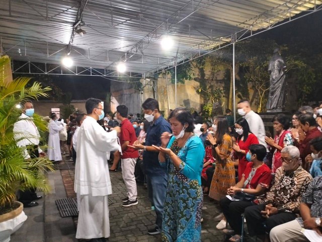 Suasana Misa Malam Natal di Gereja St Petrus Kanisius Wonosari, Gunungkidul, Sabtu (24/12/2022). Foto: Erfanto/Tugu Jogja