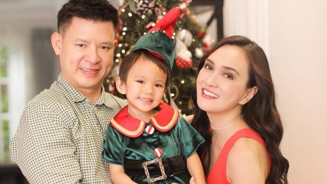 6 Gaya Artis Rayakan Natal, Pakai Busana Bernuansa Hangat Tapi Tetap Stylish. Foto: Instagram/ @shandyaulia