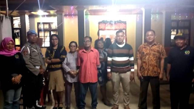 Pengamanan ibadah Natal 25 Desember 2022 yang dilakukan di gereja GMIBM Desa Buyat Selatan, Kabupaten Boltim. Polisi membantah jika ada pelarangan ibadah Natal di wilayah tersebut.