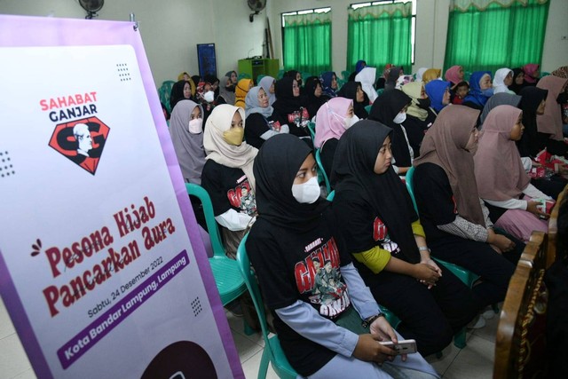 Relawan Sahabat Ganjar menggelar Workshop Kreasi Hijab di kecamatan Kedaton, Kota Bandar Lampung, Lampung, pada Sabtu (24/12). Foto: Dok. Istimewa