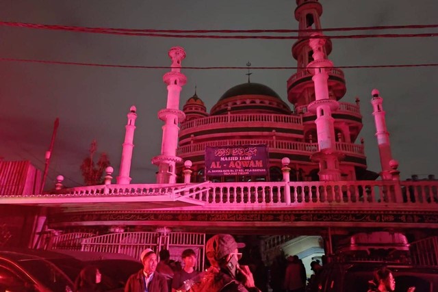 Lokasi masjid yang menjadi tempat pengungsian sementara korban kebakaran di Mampang Prapatan, Jakarta Selatan, Senin (26/12/2022). Foto: Hedi/kumparan