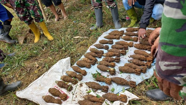 Penemuan mortir oleh warga Desa Pesik, Kecamatan Sojol Utara, Kabupaten Donggala, Sulawesi Tengah. Foto: Istimewa