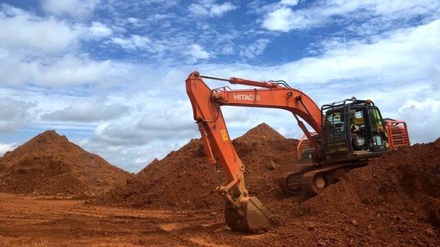 Unit Bisnis Pertambangan Bauksit PT ANTAM di Tayan, Kalimantan Barat. Foto: Nicha Muslimawati/kumparan