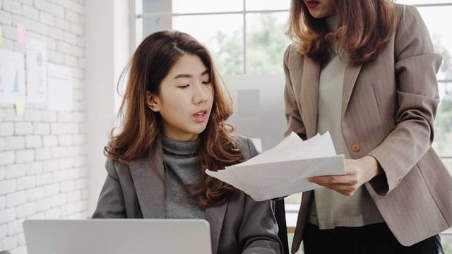 Ilustrasi pekerjaan yang terimpit deadline. Foto: Tirachard Kumtanom/Shutterstock