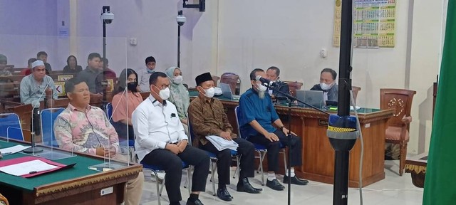 Enam orang saksi meringankan terdakwa Andi Desfiandi dihadirkan oleh tim penasehat hukum. | Foto : Galih Prihantoro/ Lampung Geh