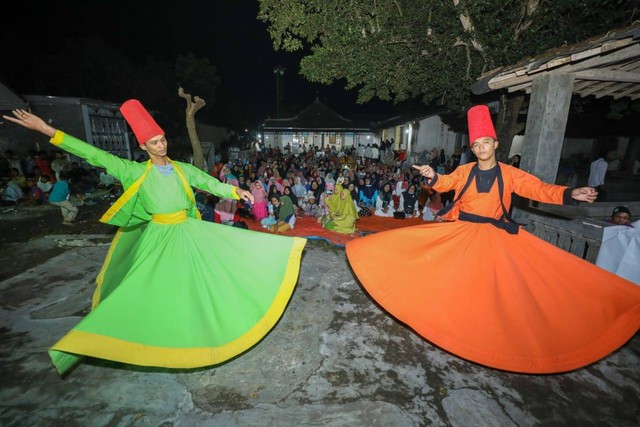 Kiai Muda Jawa Timur Dukung Ganjar menggelar Festival Tari Sufi dan Peduli Yatim Dhuafa di TPQ Nur Rohmah, Dusun Sawahan, Desa Payaman, Kecamatan Plemahan, Kabupaten Kediri, Jawa Timur, Selasa (27/12/2022). Foto: Dok. Istimewa