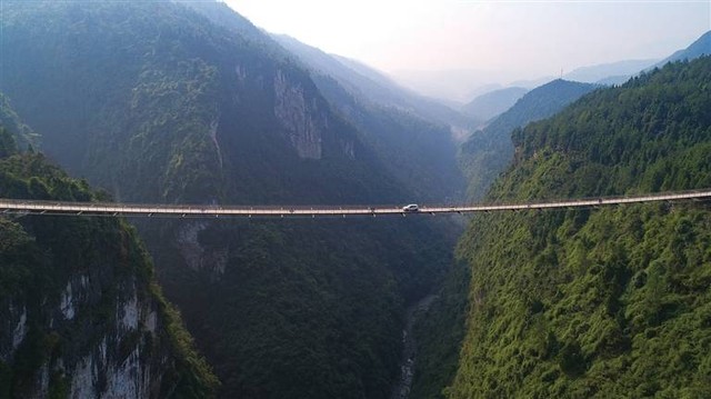 Jembatan Tali Besi Sungai Dadong di Chongqing, Tiongkok. Sumber foto : Wang Junjie