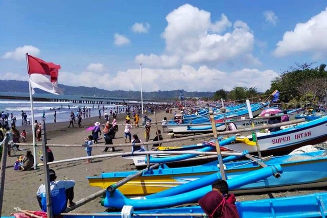 Pantai Teluk Penyu di Cilacap (Foto: Dokumen pribadi)