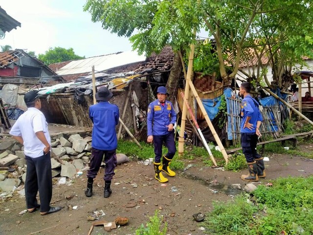 Rumah gubuk yang roboh itu.