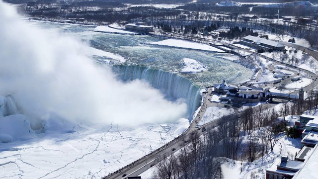 Ilustrasi Air Terjun Niagara yang membeku. Foto: Tom Fawls/Shutterstock