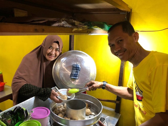 Suliyati dan bakso ota-otak. dok