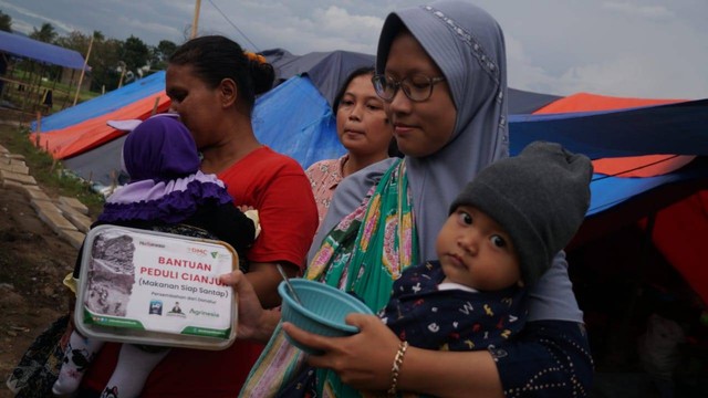 Pemilik merek Lapis Bogor Sangkuriang dan Bolu Susu Lembang BSL PT. Agrinesia Raya,  dan Dompet Dhuafa salurkan 1.500 porsi makanan siap saji bagi penyintas gempa bumi Cianjur.