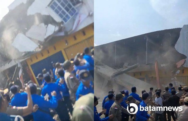 Bangunan ruko ambruk timpa petugas dan warga yang sedang ricuh dalam penggusuran lahan di Sei Nayon, Bengkong. (Foto: ist/Batamnews)