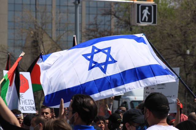 Ilustrasi bendera Israel. Unsplash/Chris Hearn