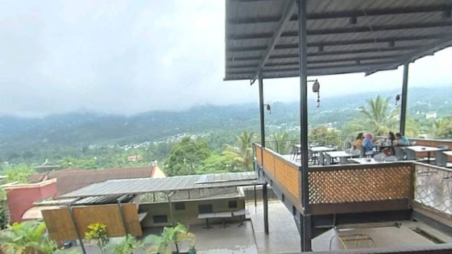 Warung Sunda Malayang tempat makan saung di puncak, foto: google street view