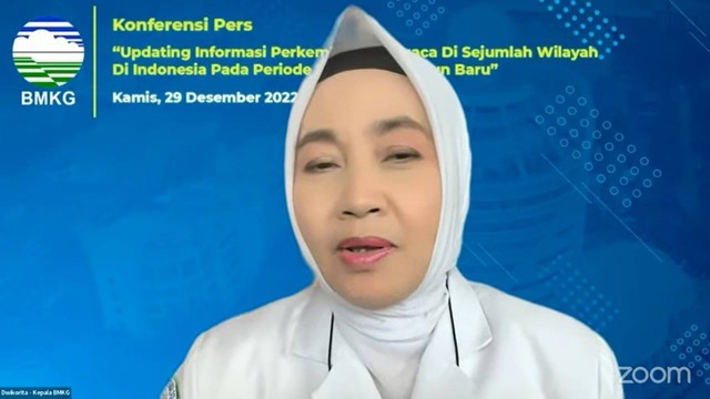 Kepala BMKG Prof. Ir. Dwikorita Karnawati, M.Sc., Ph.D. saat jumpa pers, Kamis (29/12).