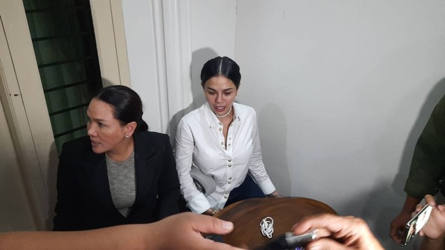 Nikita Mirzani dan Fitri Salhuteru di Rutan Klas IIB Serang. Foto: Dok. Istimewa