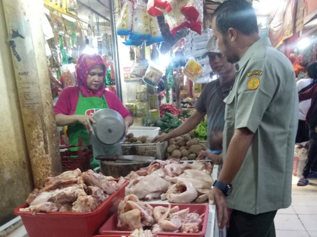 Pemantauan stok pangan di pasar di Pangandaran. Foto: istimewa