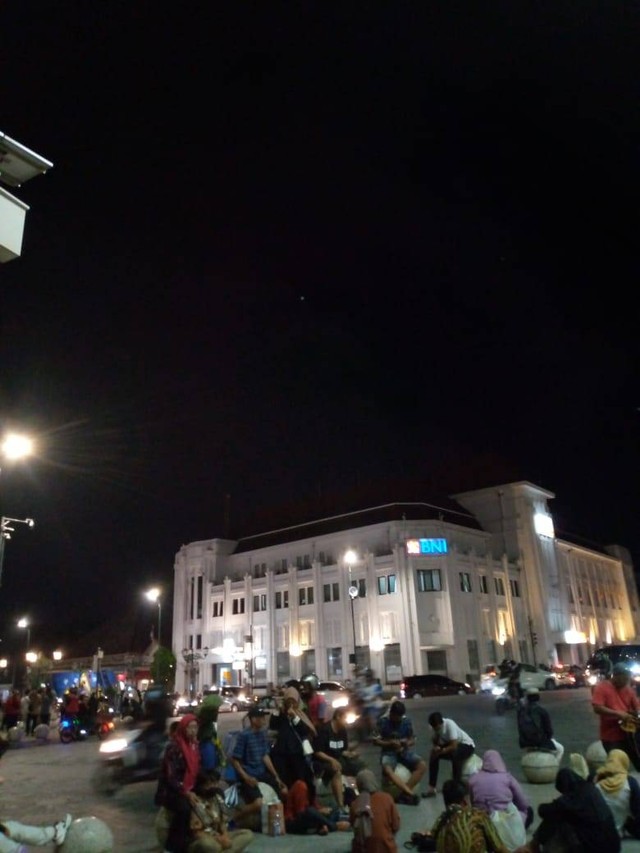 Foto Koleksi Pribadi: Suasana Malioboro Malam Hari Ramai Dikunjung Wisatawan  