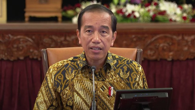 Presiden Jokowi mengumumkan pencabutan PPKM di Istana, Jumat (30/12/2022). Foto: Dok. YouTube Setpres