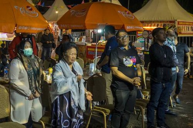 Adik almarhum BJ Habibie, Sri Soedarsono, saat hadir di pagelaran Batamnews Festival di Harbour Bay Jodoh, Batam, Kamis malam (Foto: Batamnews)