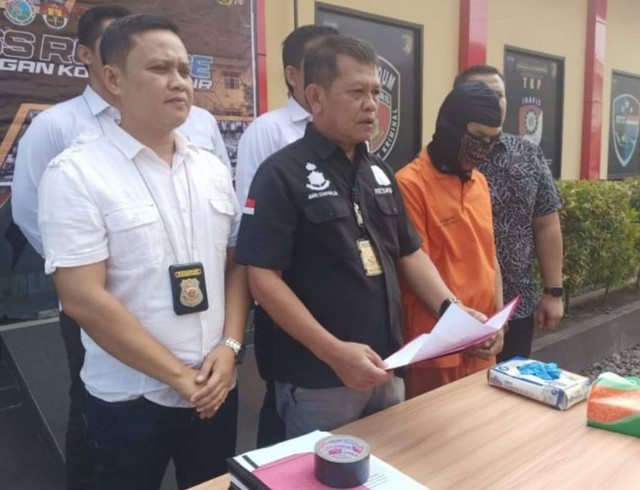 Polres OKI saat gelar perkara kasus korupsi BLT dana desa oleh mantan kades. (ist)