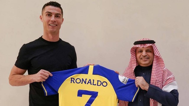 Cristiano Ronaldo resmi gabung ke klub Arab Saudi, Al Nassr. Foto: Instagram/@alnassr_fc