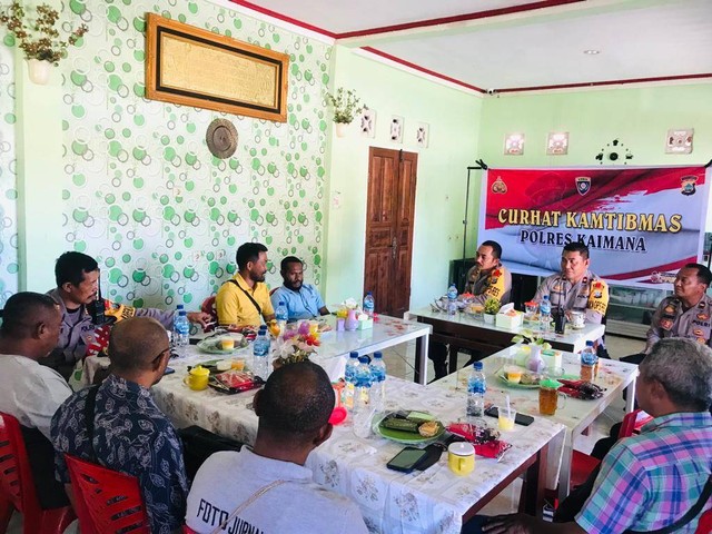 Suasana Curhat Kamtibmas Kapolres Kaimana bersama pekerja media