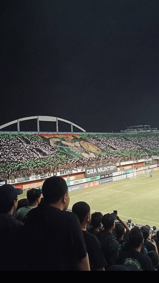 Suporter PSS Sleman, oleh Aulya Bintang (salah satu suporter wanita pss sleman). Sumber Dok. Pribadi