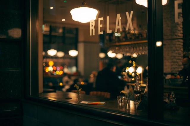 Rekomendasi Cafe di Sanur Cocok buat Nyantai, Foto Unsplash/Go to Clem Onojeghuo's profileClem Onojeghuo