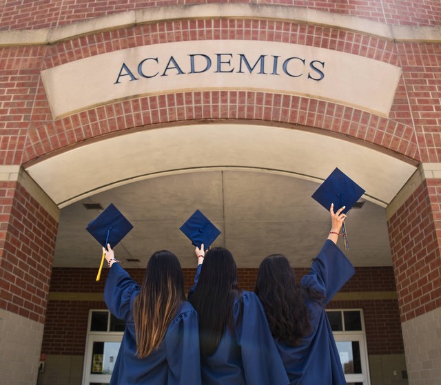 Ilustrasi Ucapan Wisuda Singkat Formal. Foto: Unsplash/Leon Wu.